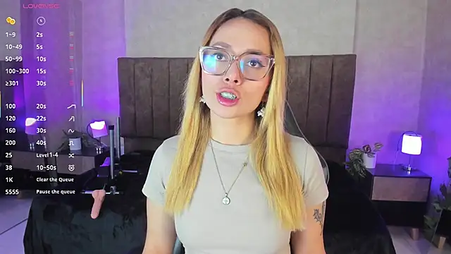 LanaMills  online show from 11/15/25, 05:00