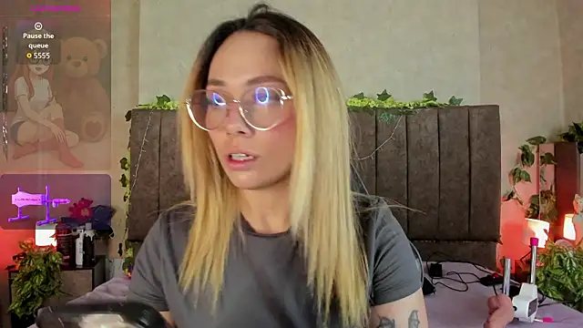 LanaMills  online show from 03/30/26, 05:42