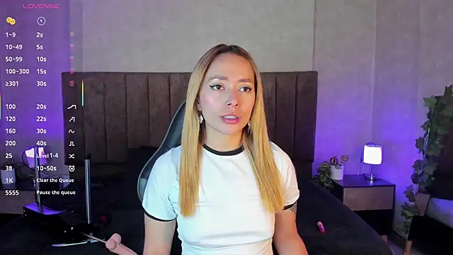 LanaMills  online show from 11/09/25, 03:32