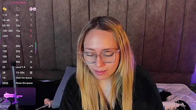 LanaMills  online show from 11/09/25, 03:38