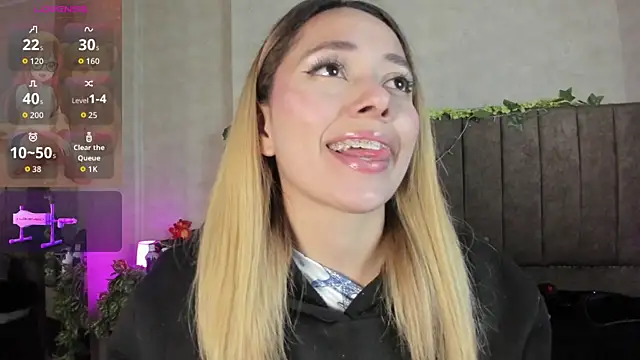 LanaMills  online show from 04/17/26, 05:32