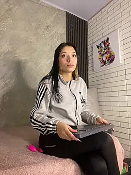 stepha   online show from 11/07/25, 11:37