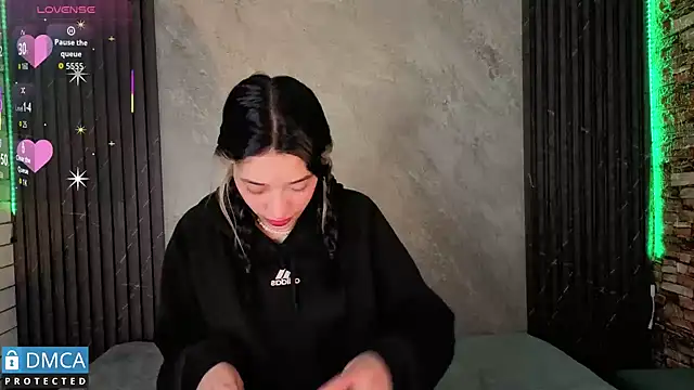 stepha   online show from 12/15/25, 12:11