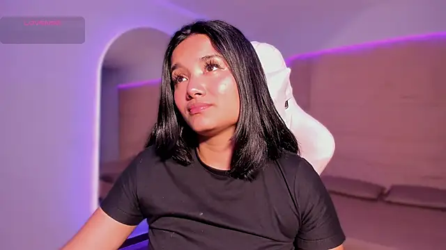 Snapshot of HannahMontgomery chatting on 12/18/25, 04:22 HannahMontgomery online show from 12/18/25, 04:22