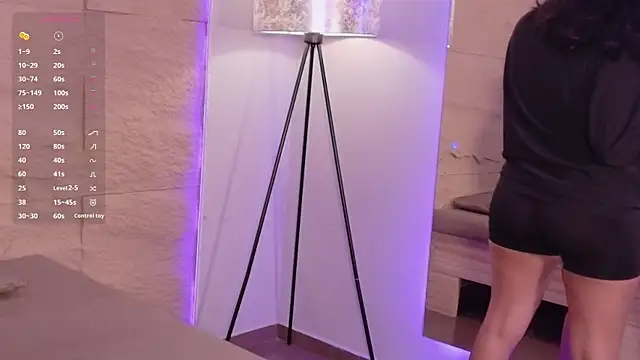 Snapshot of HannahMontgomery chatting on 04/07/26, 04:20 HannahMontgomery online show from 04/07/26, 04:20