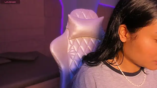 Snapshot of HannahMontgomery chatting on 03/02/26, 04:25 HannahMontgomery online show from 03/02/26, 04:25