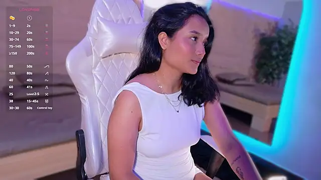 Snapshot of HannahMontgomery chatting on 04/09/26, 04:35 HannahMontgomery online show from 04/09/26, 04:35