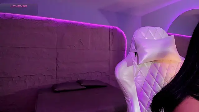 Snapshot of HannahMontgomery chatting on 12/02/25, 04:41 HannahMontgomery online show from 12/02/25, 04:41