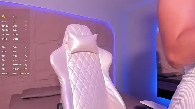 Snapshot of HannahMontgomery chatting on 02/08/26, 07:00 HannahMontgomery online show from 02/08/26, 07:00