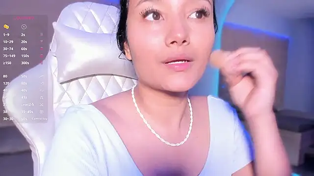 Snapshot of HannahMontgomery chatting on 02/28/26, 04:17 HannahMontgomery online show from 02/28/26, 04:17