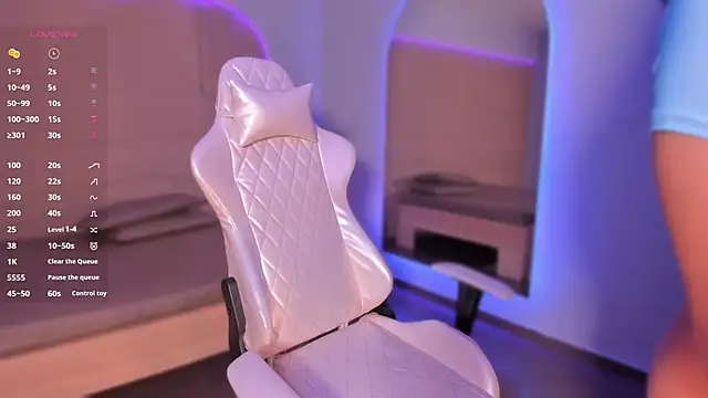 Snapshot of HannahMontgomery chatting on 01/15/26, 04:43 HannahMontgomery online show from 01/15/26, 04:43