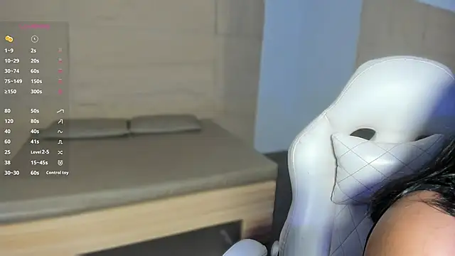 Snapshot of HannahMontgomery chatting on 02/05/26, 04:25 HannahMontgomery online show from 02/05/26, 04:25