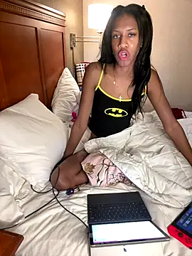 Snapshot of lexilaine chatting on 10/12/25, 12:17 lexilaine online show from 10/12/25, 12:17