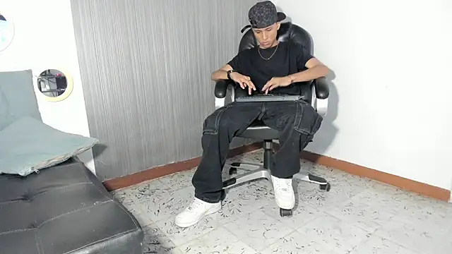Snapshot of Daddy_Darcks chatting on 09/17/25, 08:00 Daddy Darcks online show from 09/17/25, 08:00