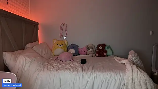 Snapshot of emmyfawn chatting on 09/15/25, 02:34 emmyfawn online show from 09/15/25, 02:34