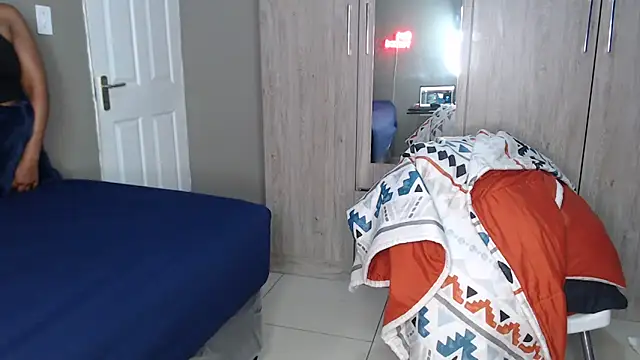 Lunalee online show from 11/26/25, 11:49