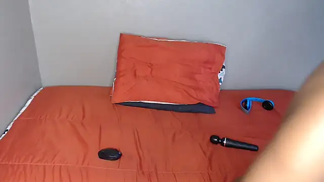 Lunalee online show from 11/30/25, 10:27