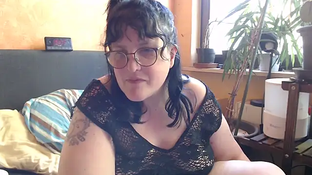 ladyfrombonn online show from 04/19/26, 02:07