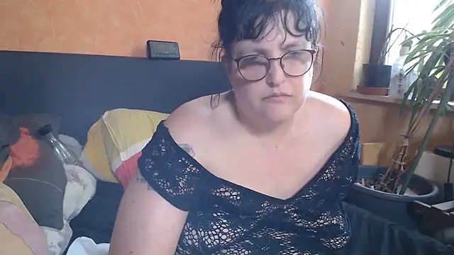 Snapshot of ladyfrombonn chatting on 07/17/26, 05:21 ladyfrombonn online show from 07/17/26, 05:21