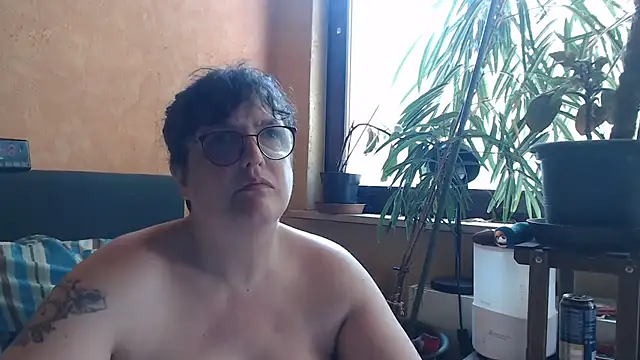 Snapshot of ladyfrombonn chatting on 06/21/26, 03:51 ladyfrombonn online show from 06/21/26, 03:51