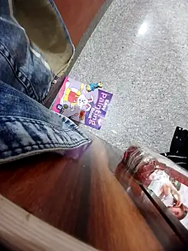 Snapshot of Priyankacam chatting on 10/31/25, 07:43 Priyankacam online show from 10/31/25, 07:43