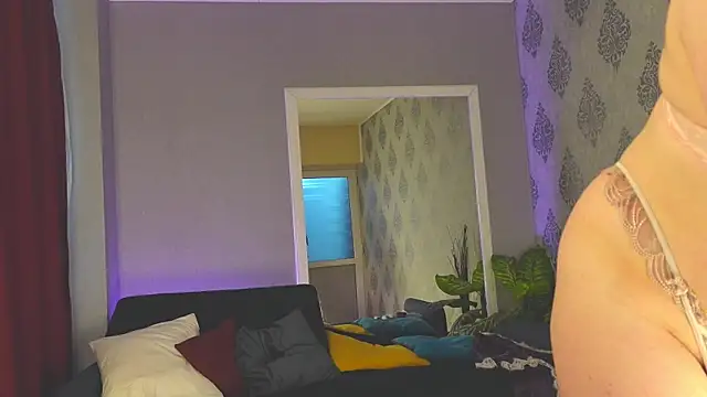 PeachyPixiee online show from 05/15/26, 07:06