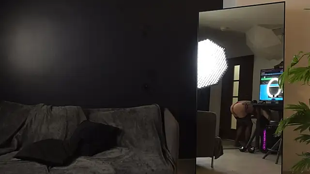 PeachyPixiee online show from 10/17/25, 05:11