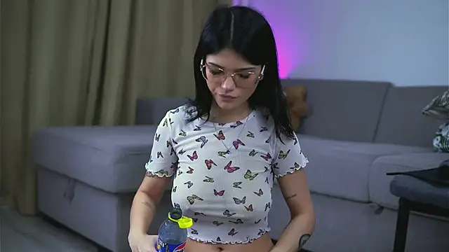 HotMollyX online show from 06/05/26, 02:49