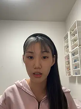 Snapshot of Yua_h02 chatting on 11/04/25, 04:16 Yua h02 online show from 11/04/25, 04:16