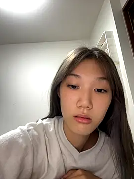 Snapshot of Yua_h02 chatting on 09/16/25, 04:24 Yua h02 online show from 09/16/25, 04:24