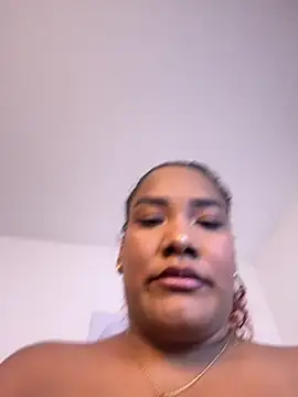 Snapshot of anailynn chatting on 10/20/25, 10:54 anailynn online show from 10/20/25, 10:54