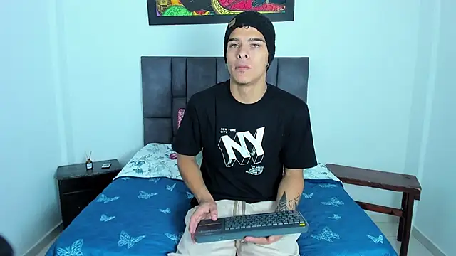 wyatt 3 online show from 11/21/25, 12:04