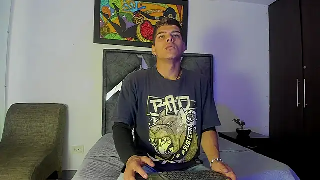 wyatt 3 online show from 11/11/25, 12:22