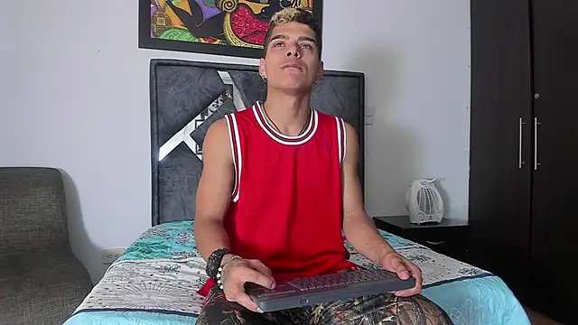 wyatt 3 online show from 10/23/25, 01:10