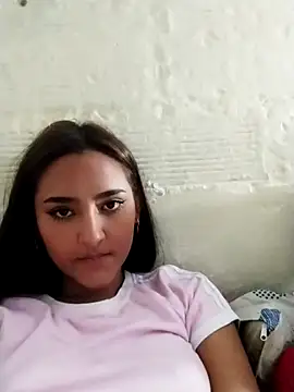 Snapshot of emilyvalencia_1 chatting on 10/12/25, 04:25 emilyvalencia 1 online show from 10/12/25, 04:25