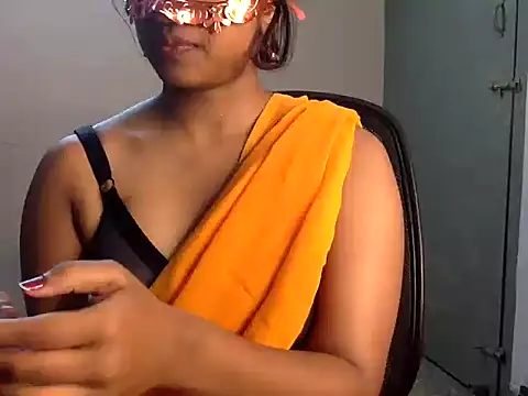 Snapshot of Hot-Honey20 chatting on 10/15/25, 01:41 Hot-Honey20 online show from 10/15/25, 01:41