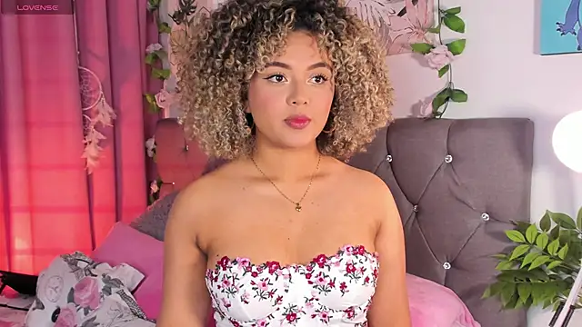 isajonnes18 online show from 03/06/26, 09:32