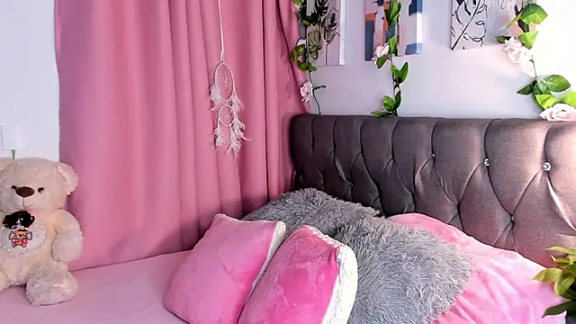 isajonnes18 online show from 11/18/25, 12:04