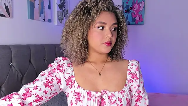 isajonnes18 online show from 10/27/25, 11:27