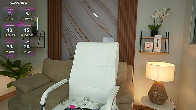 MilaCrave online show from 10/06/25, 11:44