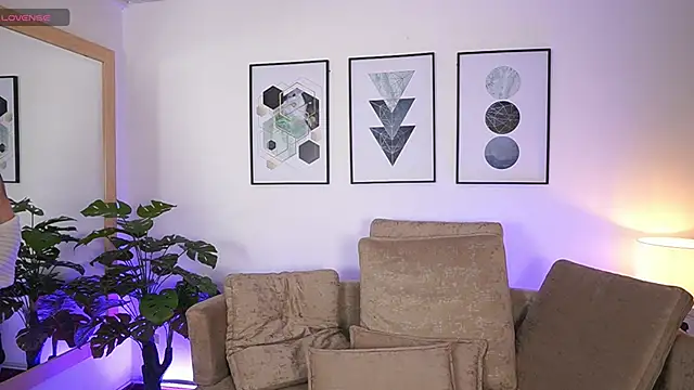 MilaCrave online show from 09/10/25, 11:42