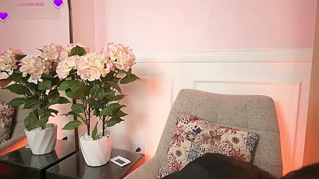 MilaCrave online show from 03/27/26, 11:33