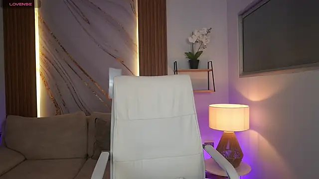 MilaCrave online show from 12/17/25, 11:37