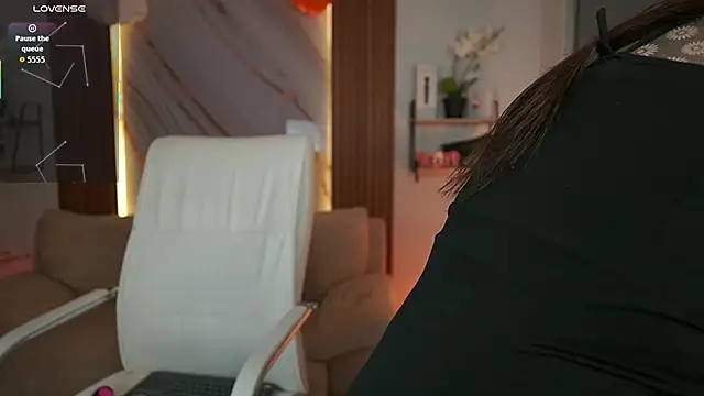 MilaCrave online show from 10/28/25, 11:42