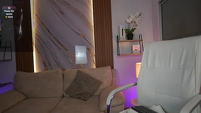 MilaCrave online show from 11/26/25, 11:32