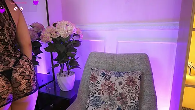 MilaCrave online show from 03/12/26, 12:09