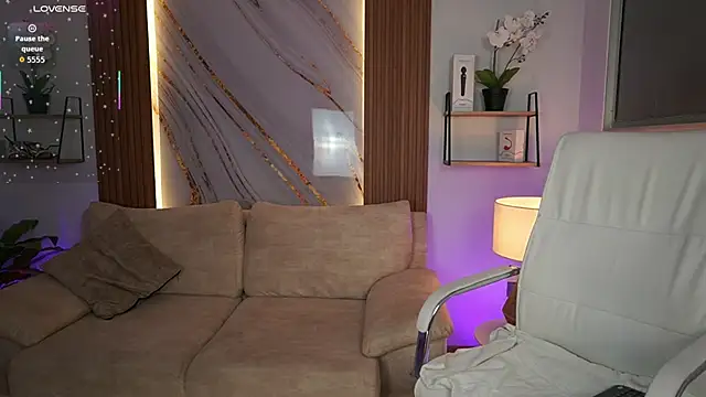 MilaCrave online show from 11/06/25, 11:36