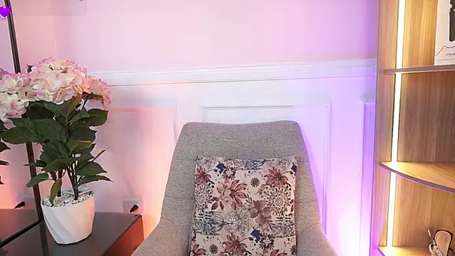 MilaCrave online show from 04/09/26, 11:38