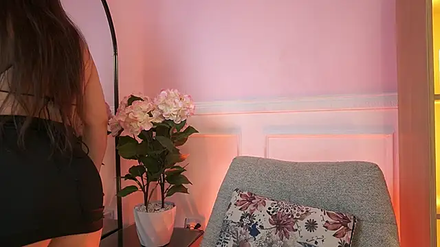 MilaCrave online show from 03/05/26, 12:13