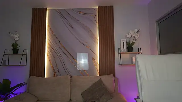 MilaCrave online show from 12/16/25, 11:36